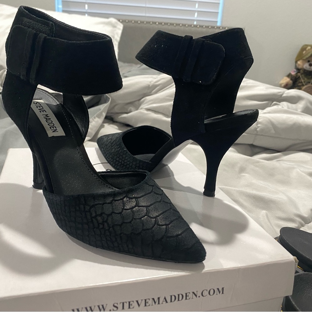 Steve Madden black pointed toe heels